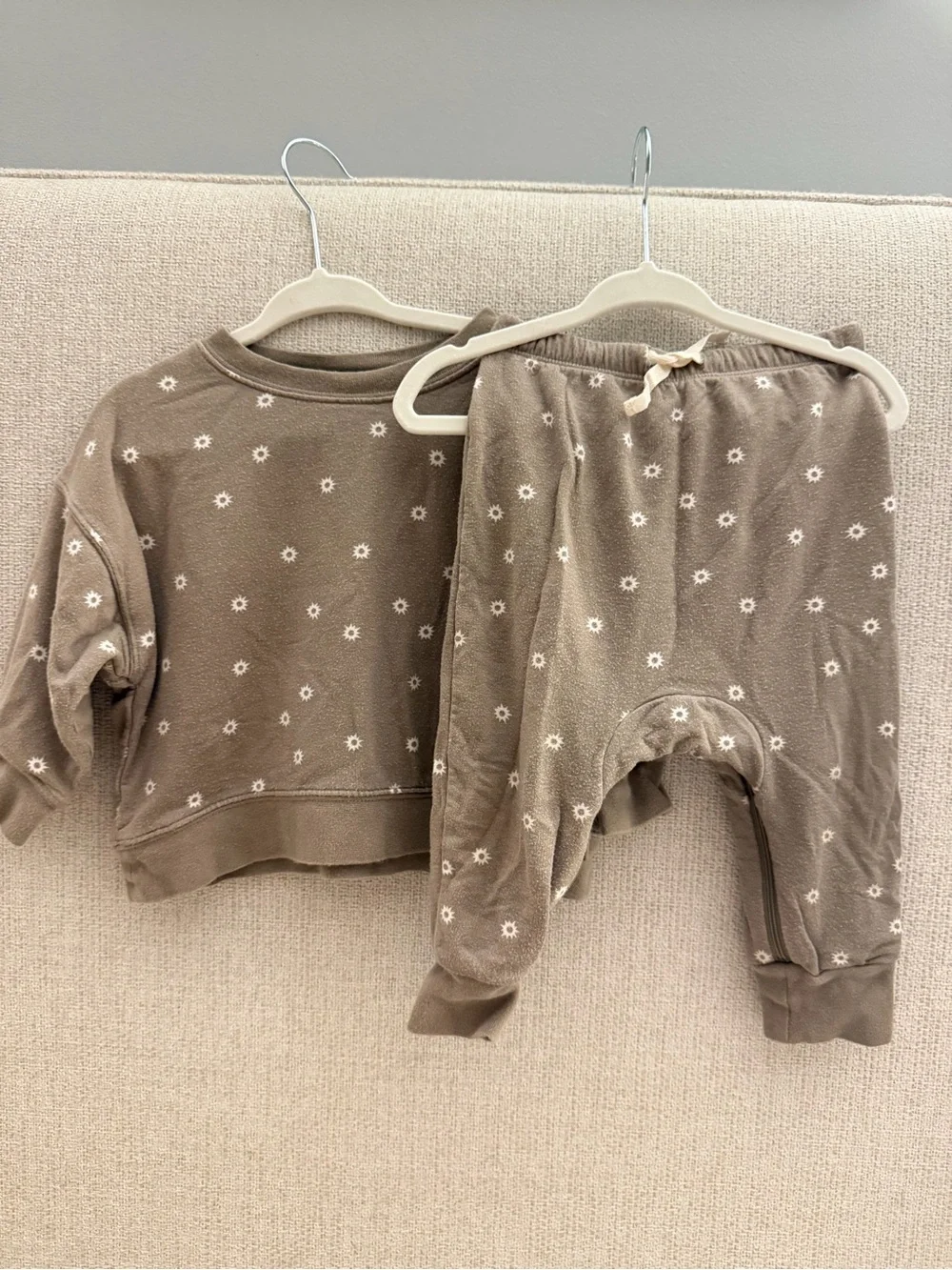 Gunamuna Cozy Taupe Baby Sweater Set with White Daisy Print